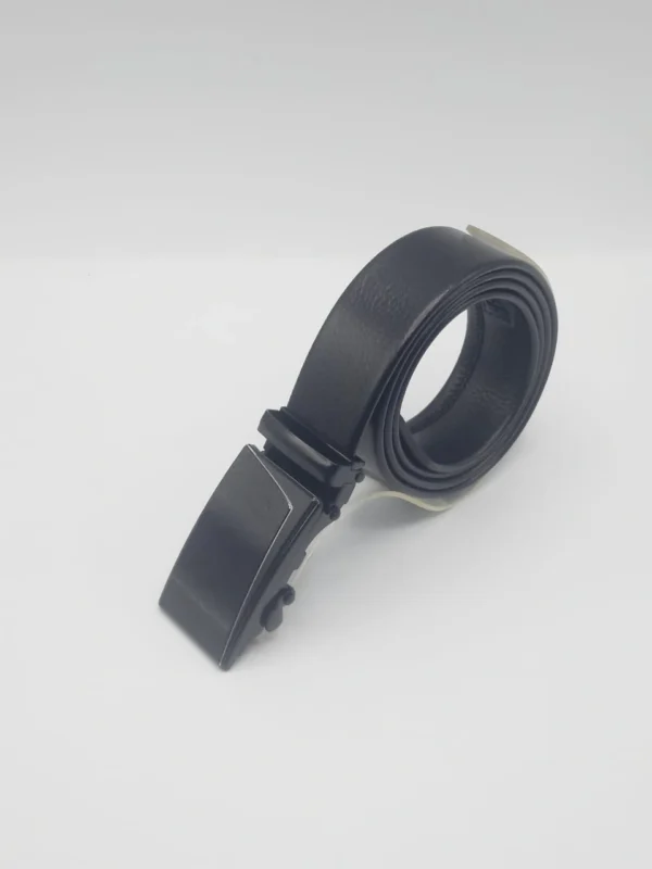 Stylish Black Leather Belt for Everyday Wear